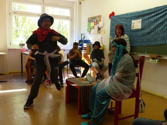 04.Der Hahn wirbt um Khonfussa
