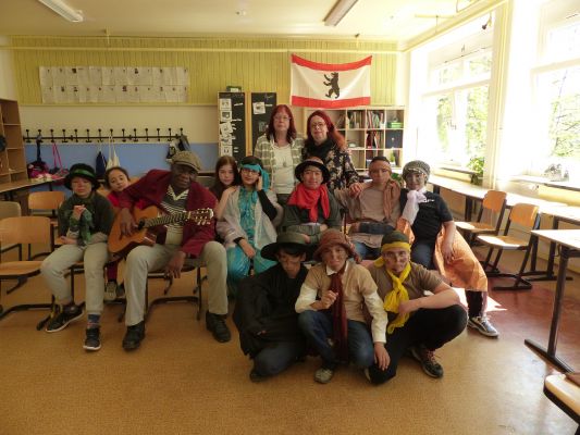 12.Willkommensklasse WKB1 mit Sabine Kebir und Brigitte Graf